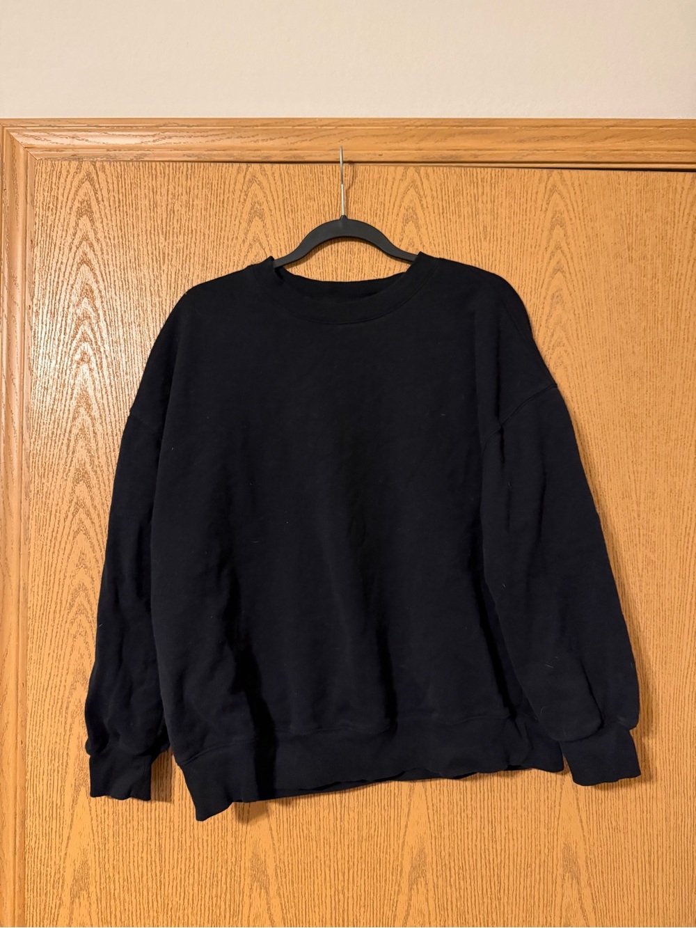 Women’s Old Navy Black Crewneck Sweatshirt